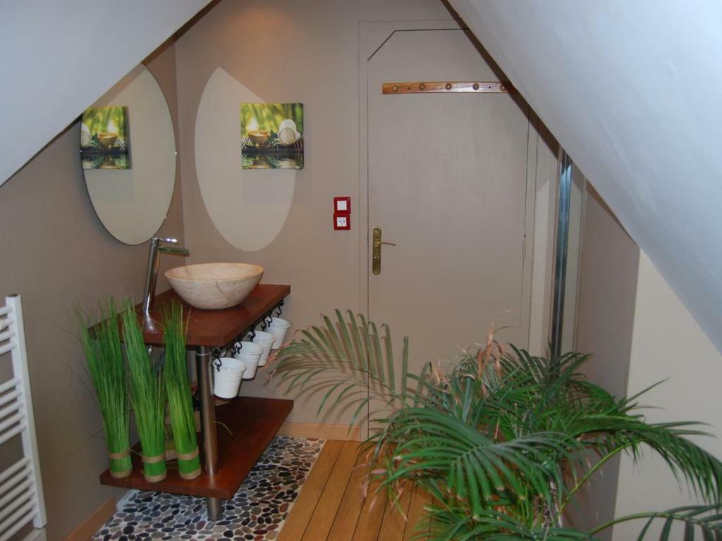 Maison Avec Piscine Et Sauna A Vire Εξωτερικό φωτογραφία