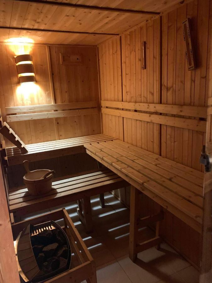 Maison Avec Piscine Et Sauna A Vire Εξωτερικό φωτογραφία
